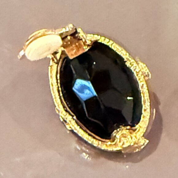 💰3/$15💰1980's Black gold & faux pearl clip-on statement earrings - Picture 3 of 10